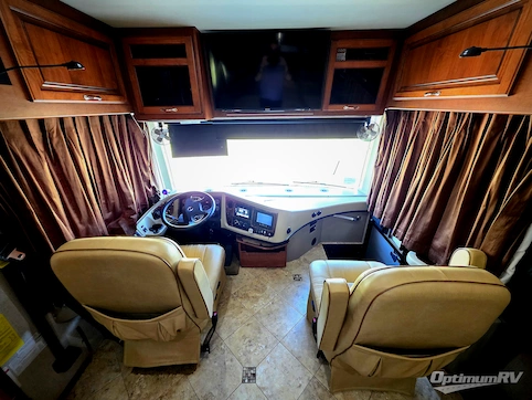2012 Fleetwood Discovery 40G RV Photo 2