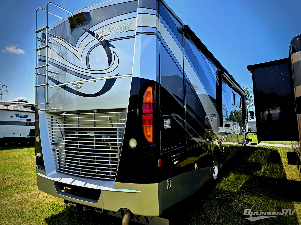 2012 Fleetwood Discovery 40G Photo 2