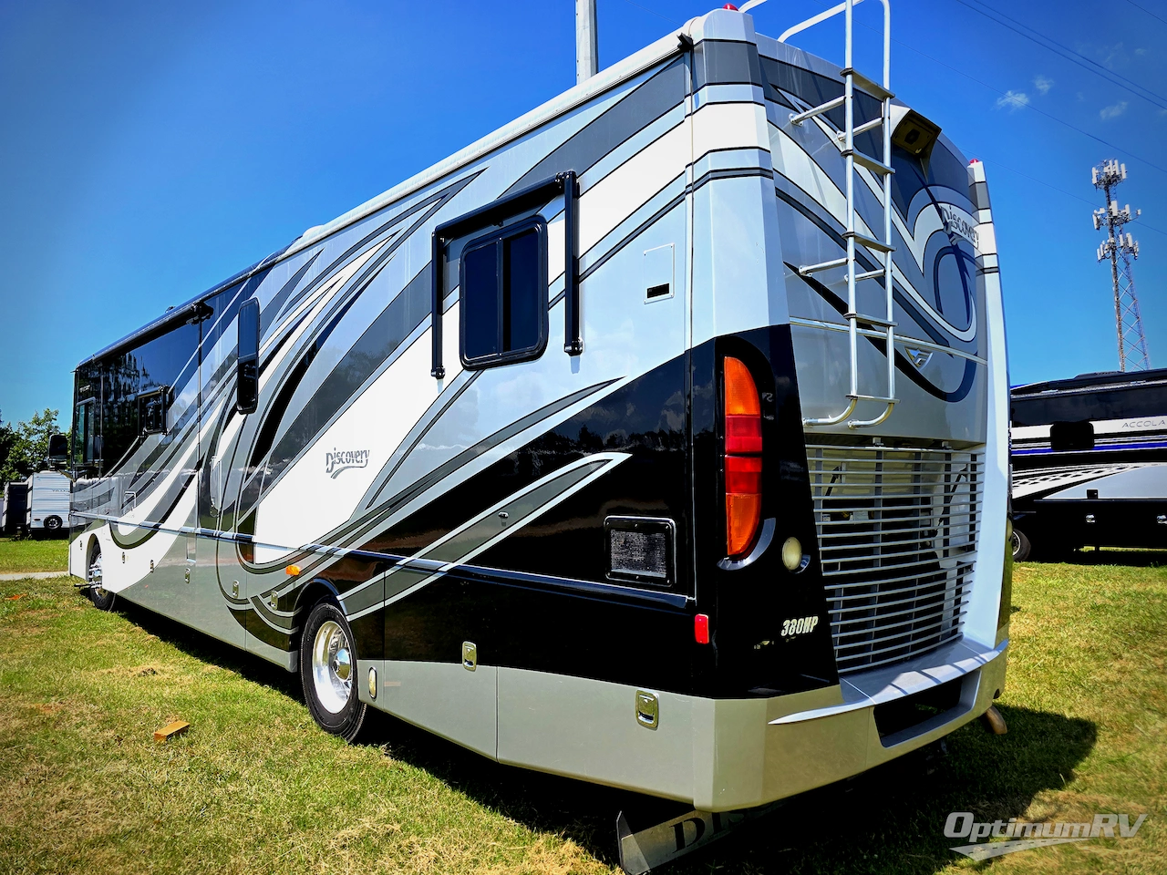 2012 Fleetwood Discovery 40G Photo 3