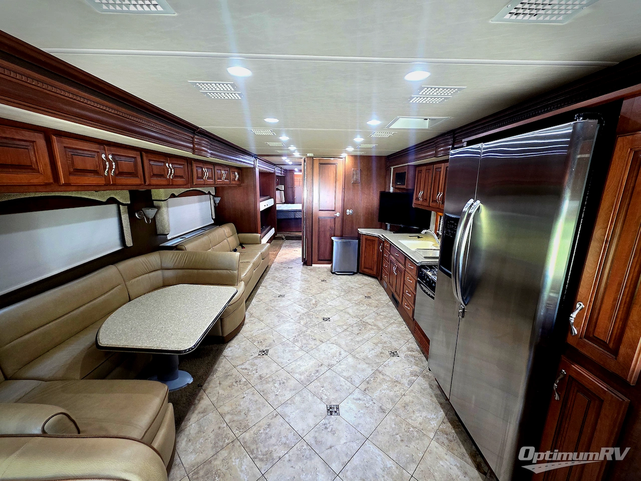 2012 Fleetwood Discovery 40G Photo 4
