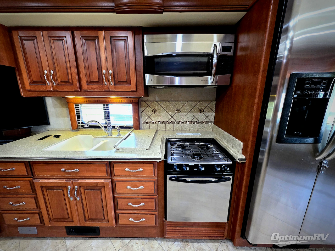 2012 Fleetwood Discovery 40G Photo 12