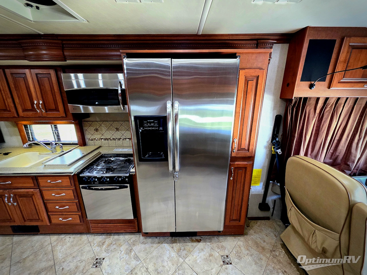 2012 Fleetwood Discovery 40G Photo 8