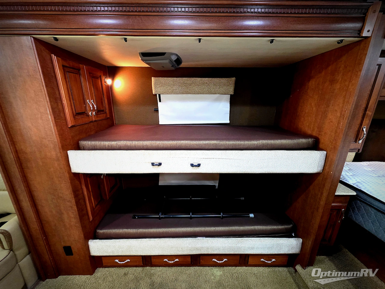 2012 Fleetwood Discovery 40G Photo 13