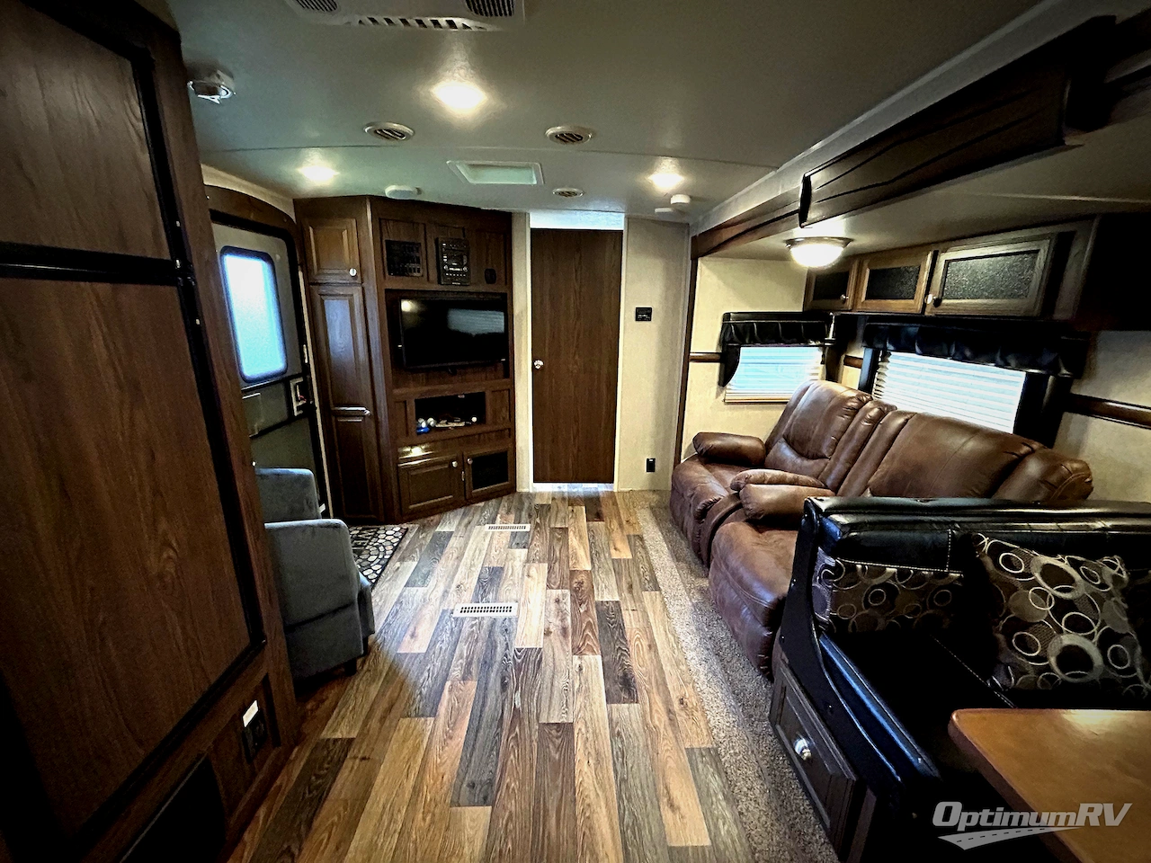 2017 Forest River Rockwood Signature Ultra Lite 8315BSS Photo 4