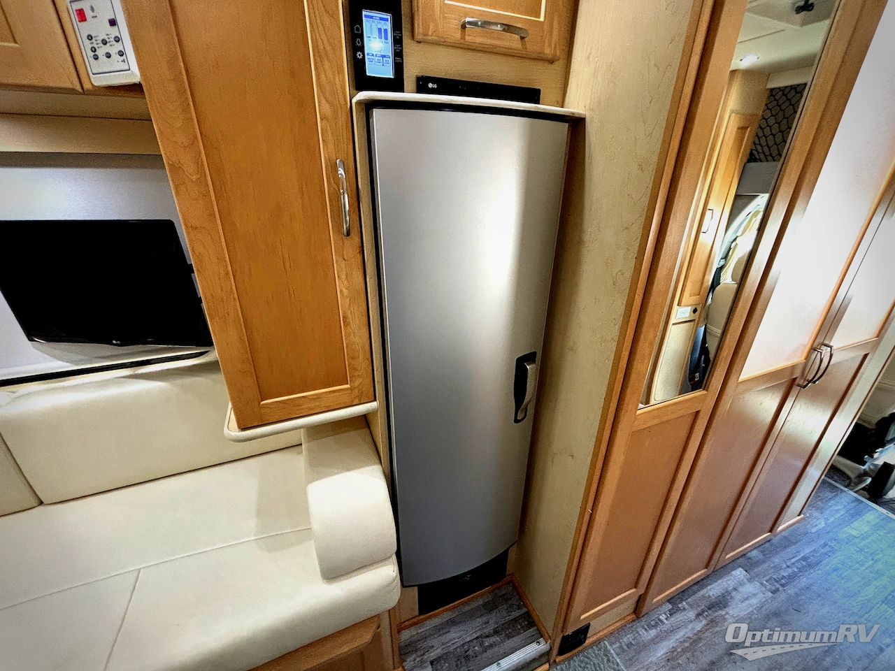 2016 Pleasure-Way Plateau XL Std. Model Photo 14
