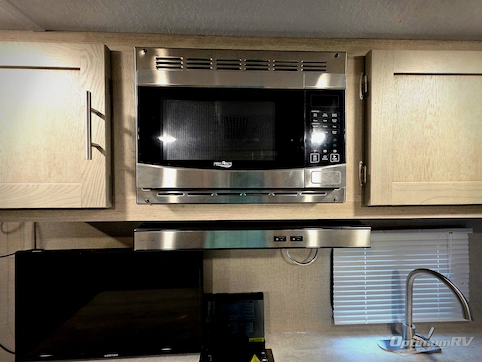 2022 Coachmen Catalina Summit Series 7 184FQS RV Photo 3