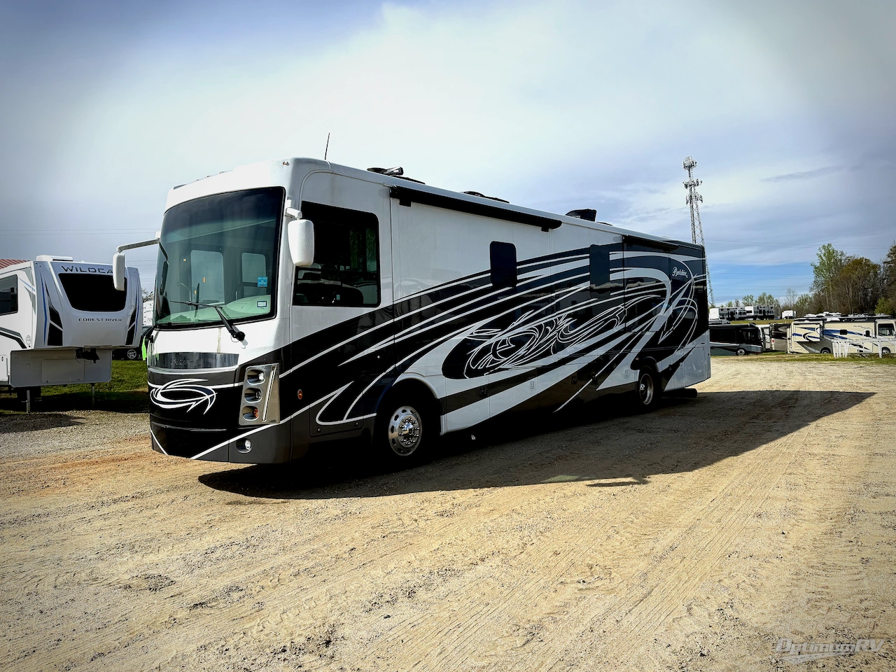 2021 Forest River Berkshire XL 40E Photo 4