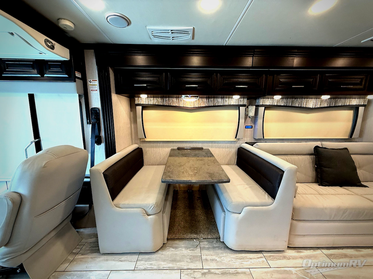 2021 Forest River Berkshire XL 40E Photo 12