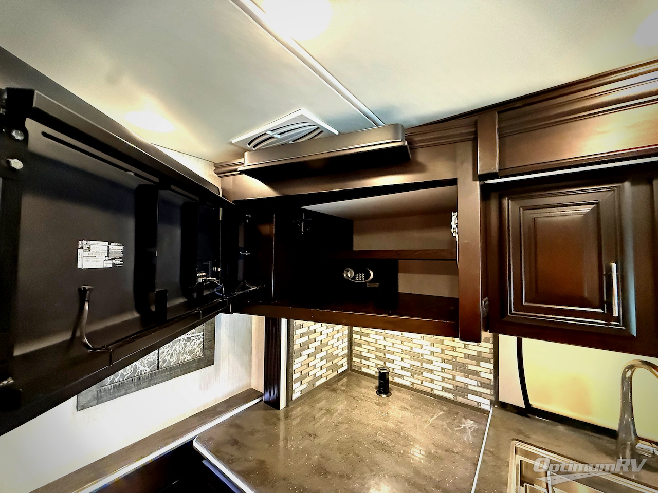 2021 Forest River Berkshire XL 40E Photo 21