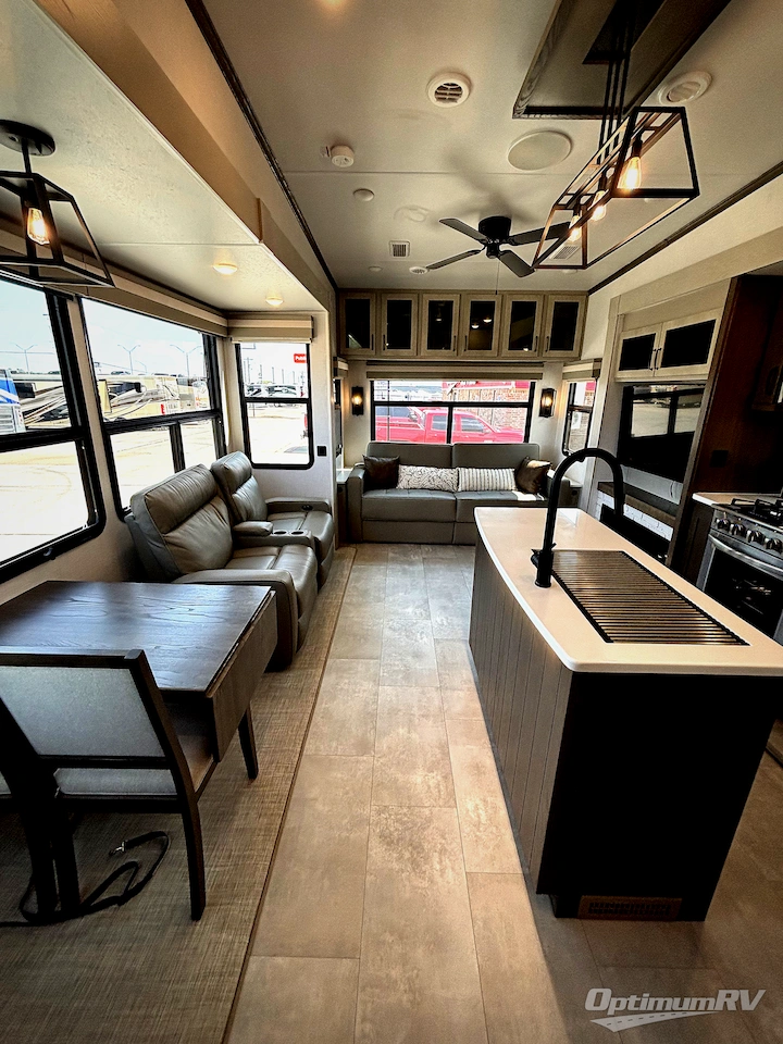 2024 Palomino Columbus 383FB Photo 6