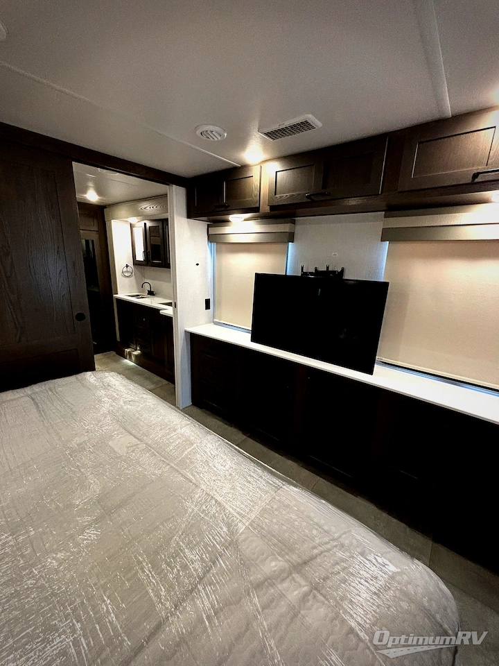 2024 Palomino Columbus 383FB Photo 9