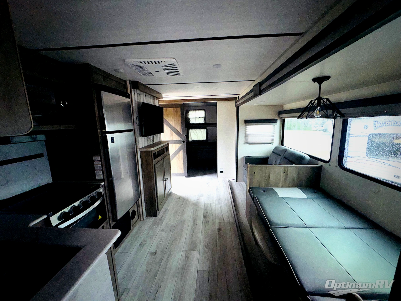 2022 Forest River Surveyor Legend 296QBLE Photo 5