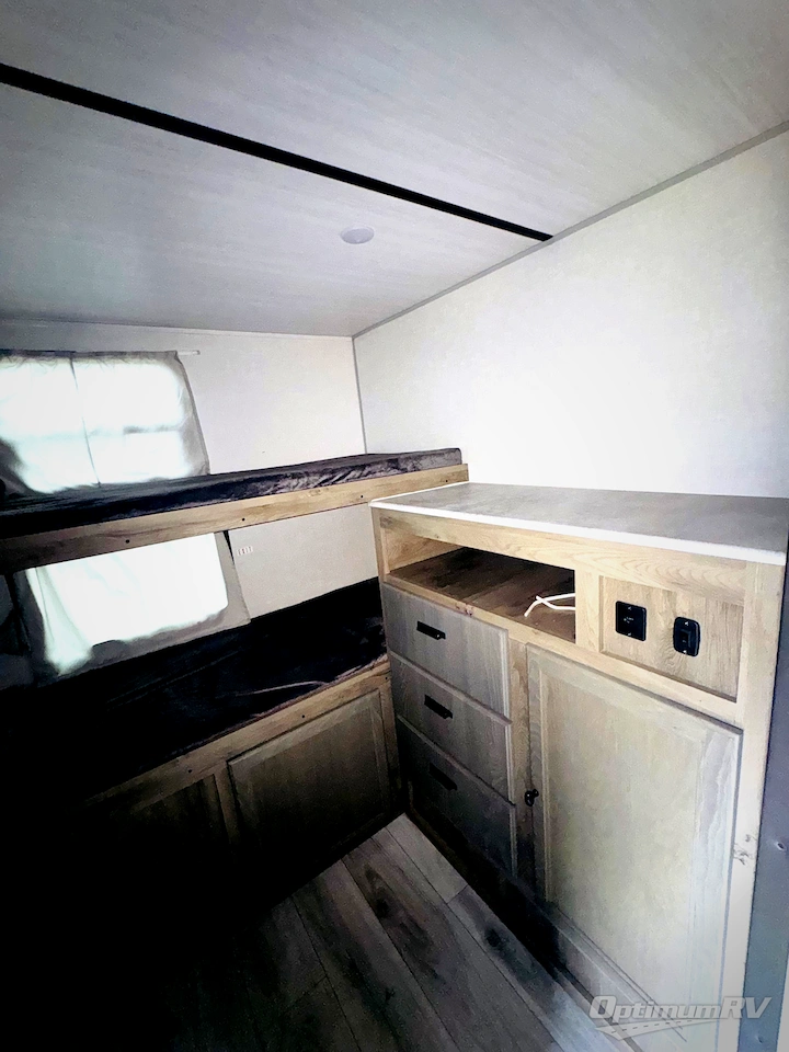 2022 Forest River Surveyor Legend 296QBLE Photo 8