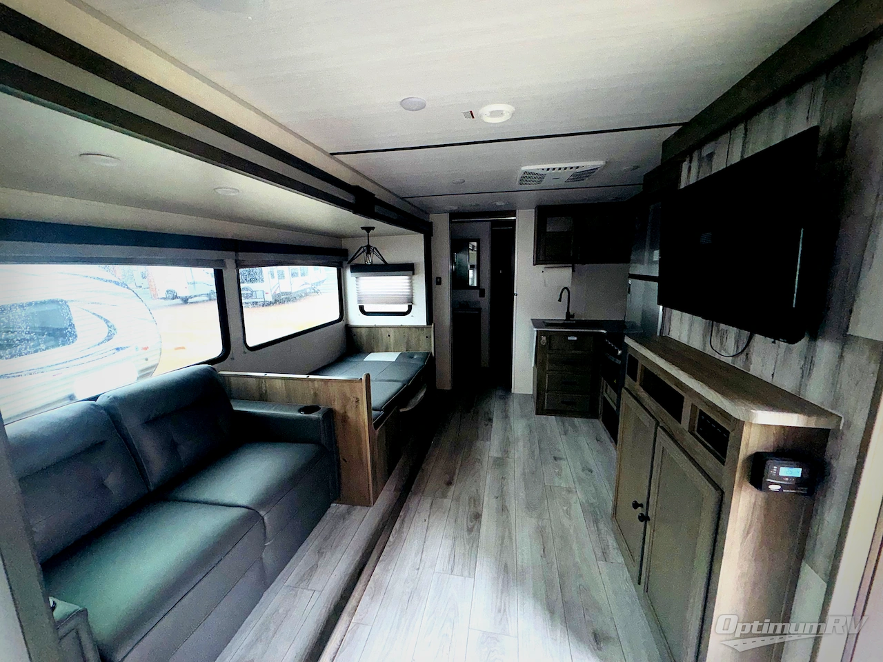 2022 Forest River Surveyor Legend 296QBLE Photo 9