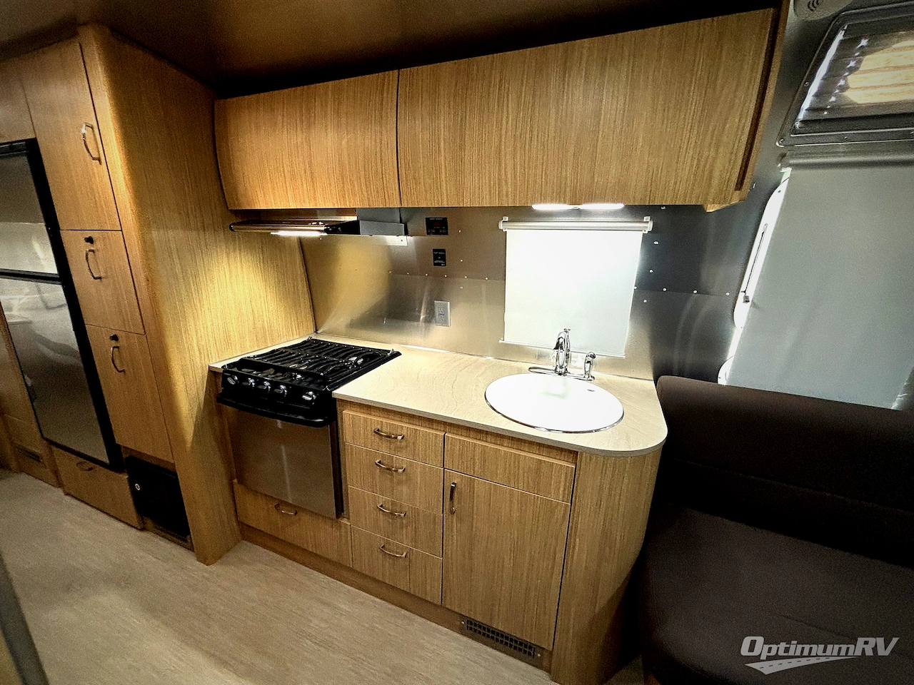 2018 Airstream Flying Cloud 26RB Photo 6