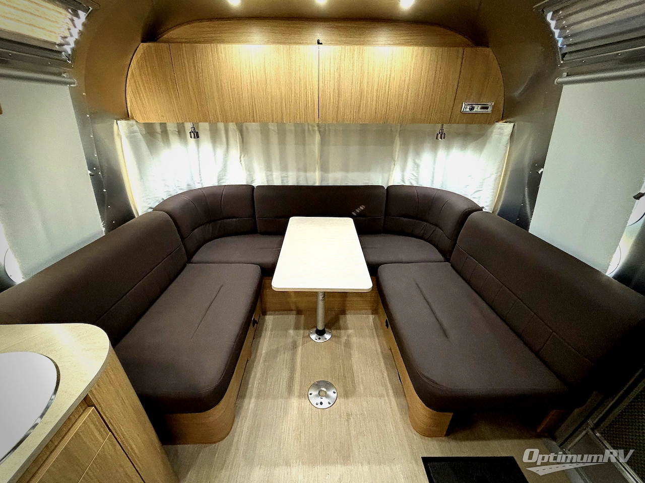 2018 Airstream Flying Cloud 26RB Photo 7