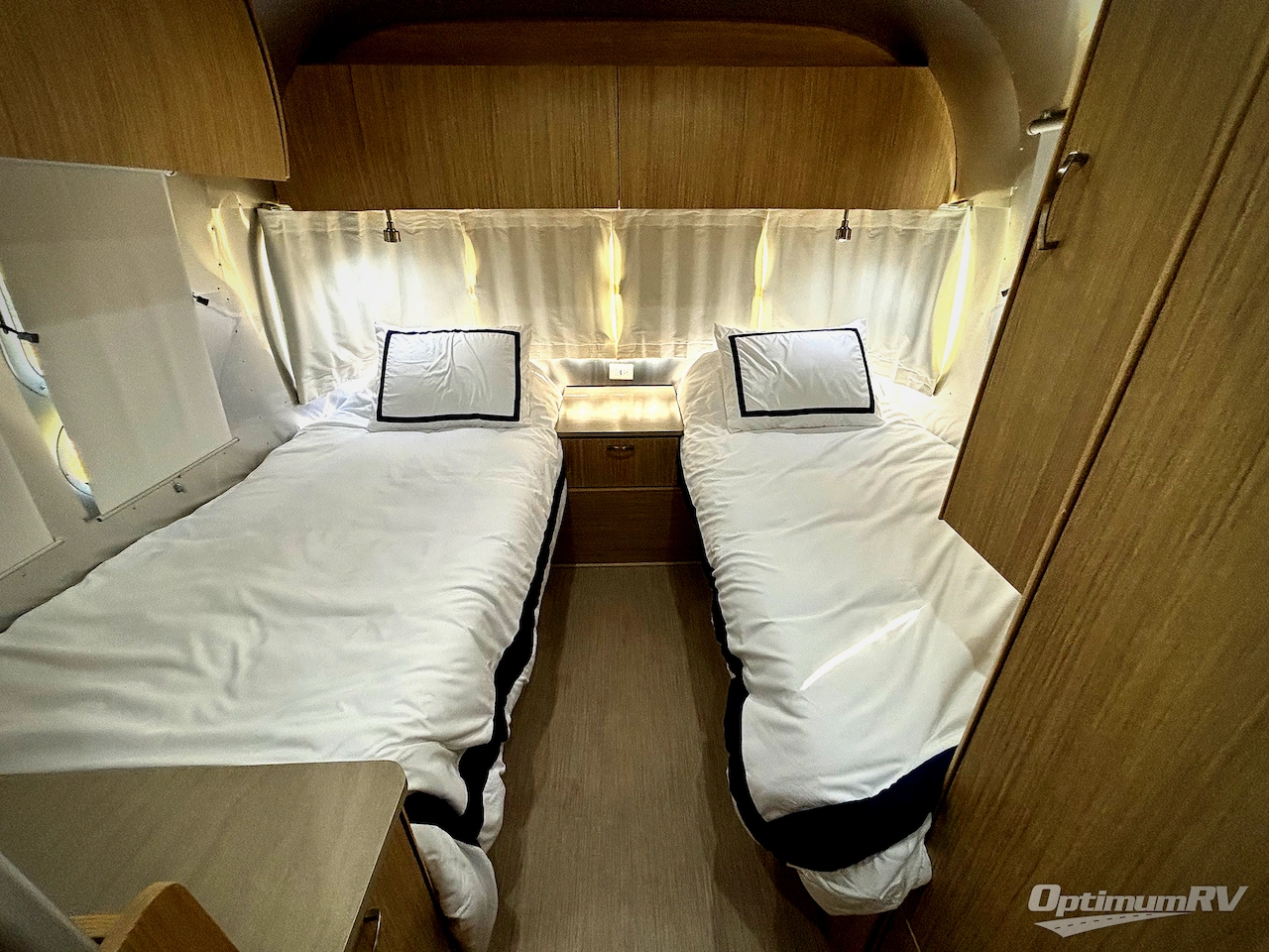 2018 Airstream Flying Cloud 26RB Photo 16