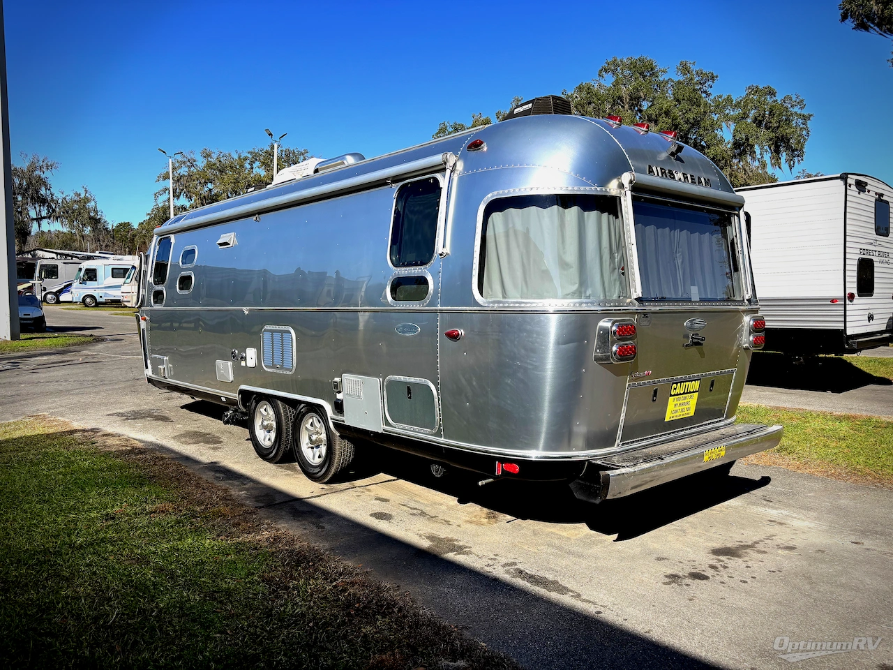 2018 Airstream Flying Cloud 26RB Photo 3