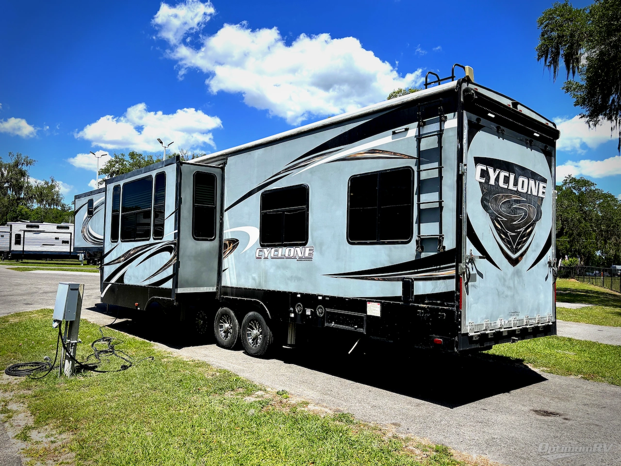 2017 Heartland Cyclone 4250 Photo 3
