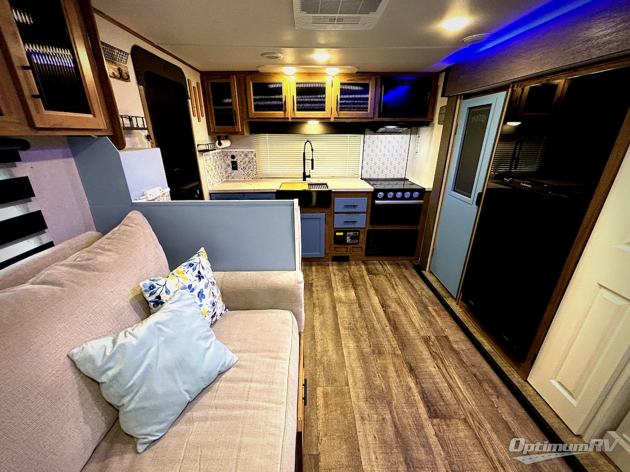 2024 Forest River Cherokee Alpha Wolf 23LDE-L Photo 4