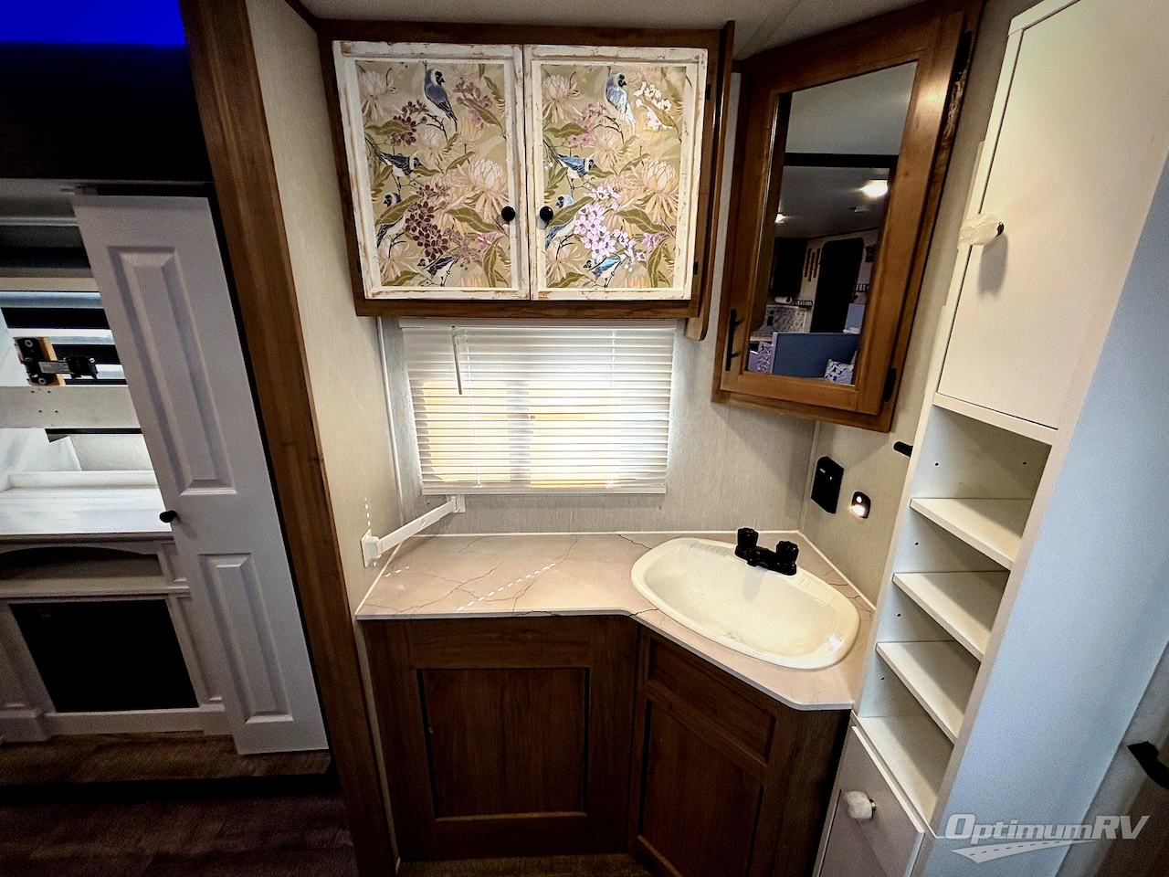 2024 Forest River Cherokee Alpha Wolf 23LDE-L Photo 10