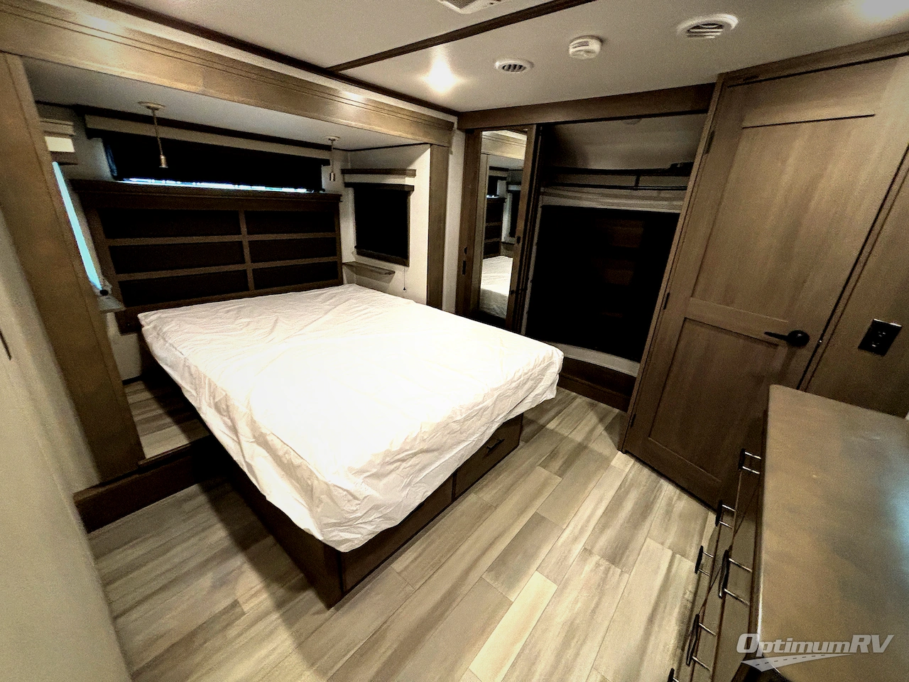 2023 Grand Design Solitude 378MBS Photo 8