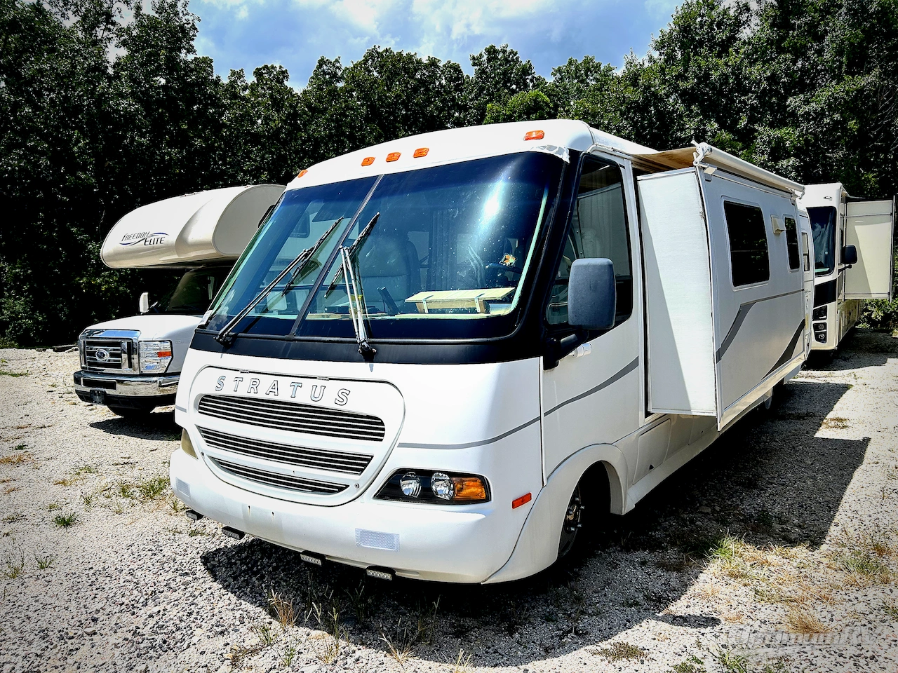 2003 R-Vision Stratus 291 Photo 2