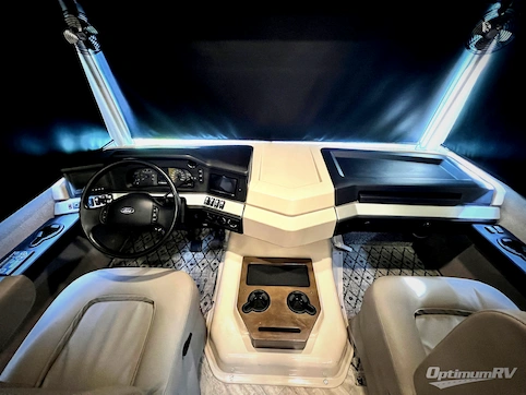 2020 Fleetwood Bounder 35P RV Photo 2