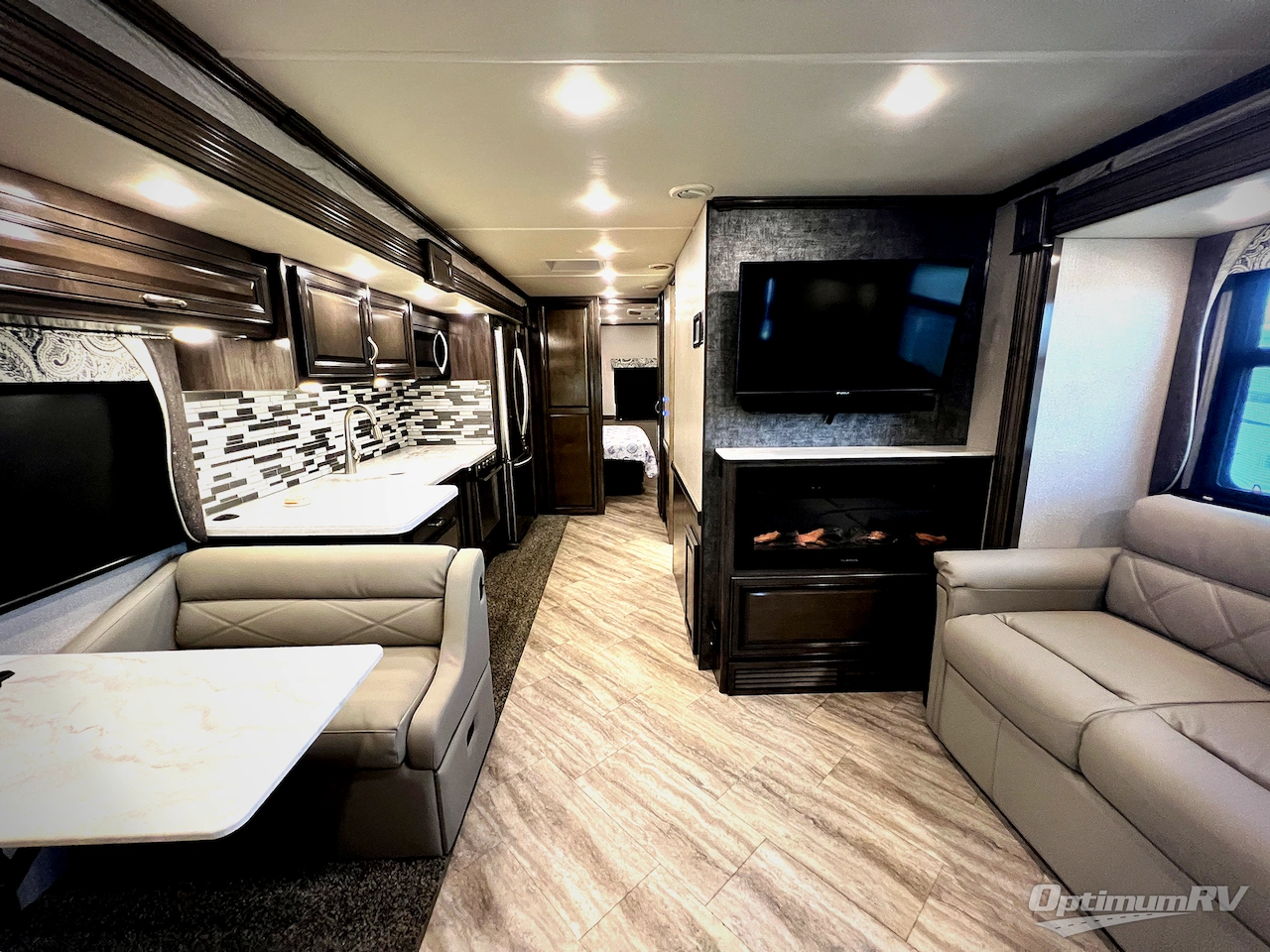 2020 Fleetwood Bounder 35P Photo 5