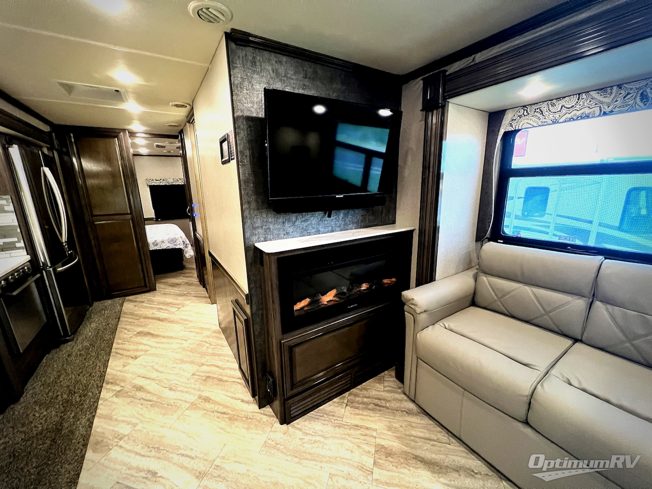 2020 Fleetwood Bounder 35P Photo 10