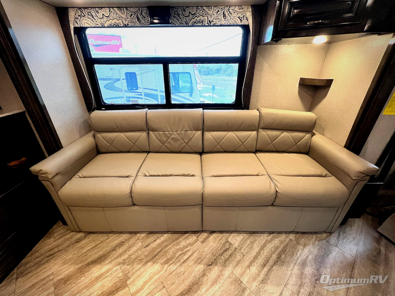2020 Fleetwood Bounder 35P Photo 12