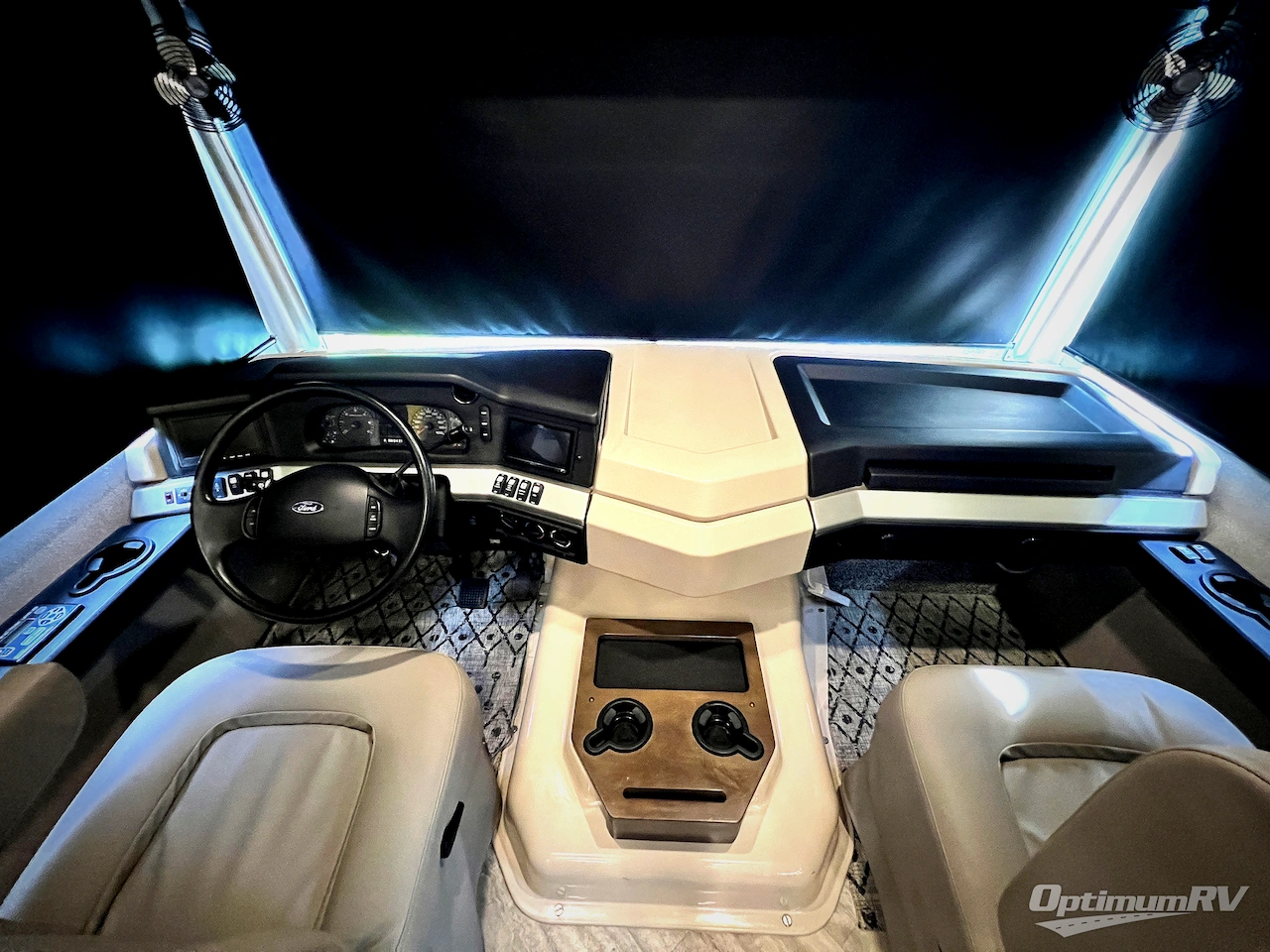 2020 Fleetwood Bounder 35P Photo 7