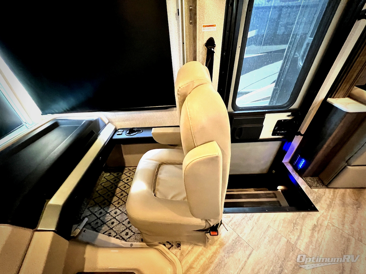 2020 Fleetwood Bounder 35P Photo 8