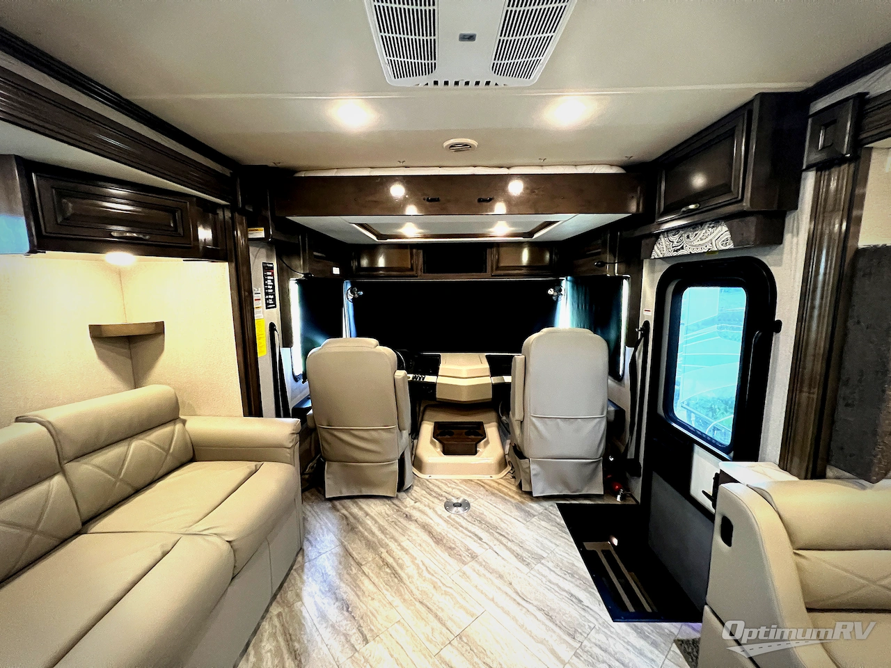 2020 Fleetwood Bounder 35P Photo 4