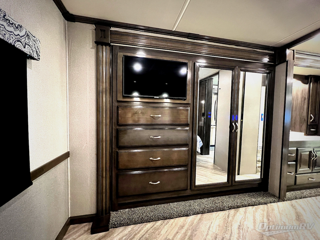2020 Fleetwood Bounder 35P Photo 20