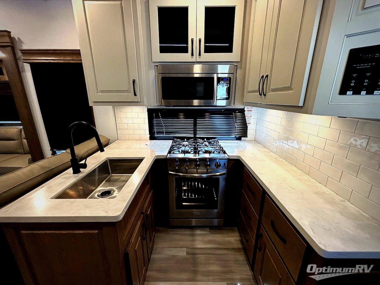 2024 Alliance Paradigm 395DS Photo 6