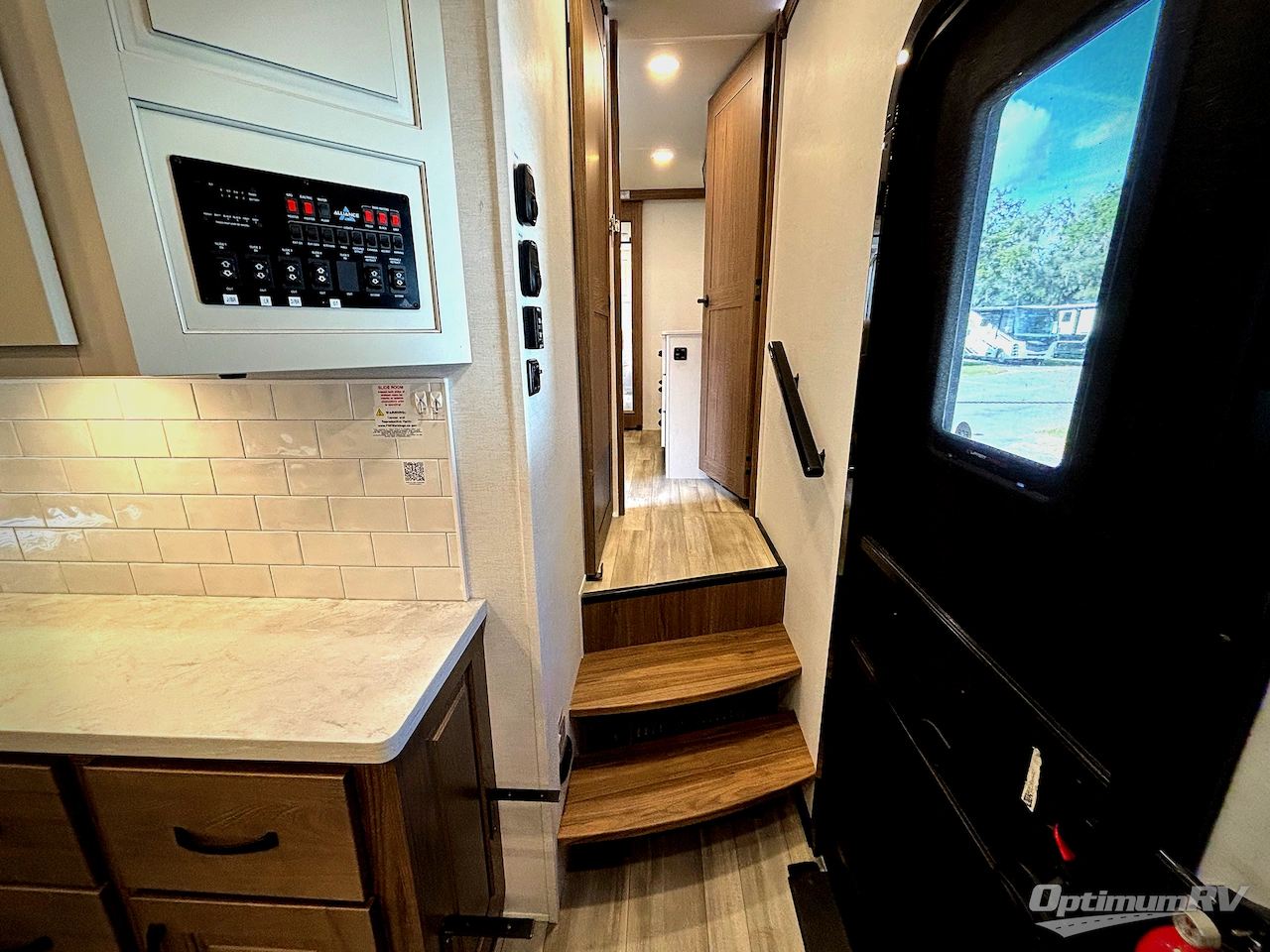 2024 Alliance Paradigm 395DS Photo 7