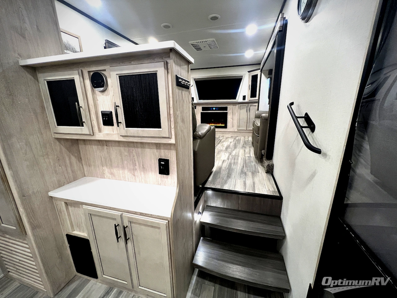 2024 Forest River Sandpiper Luxury 391FLRB Photo 6
