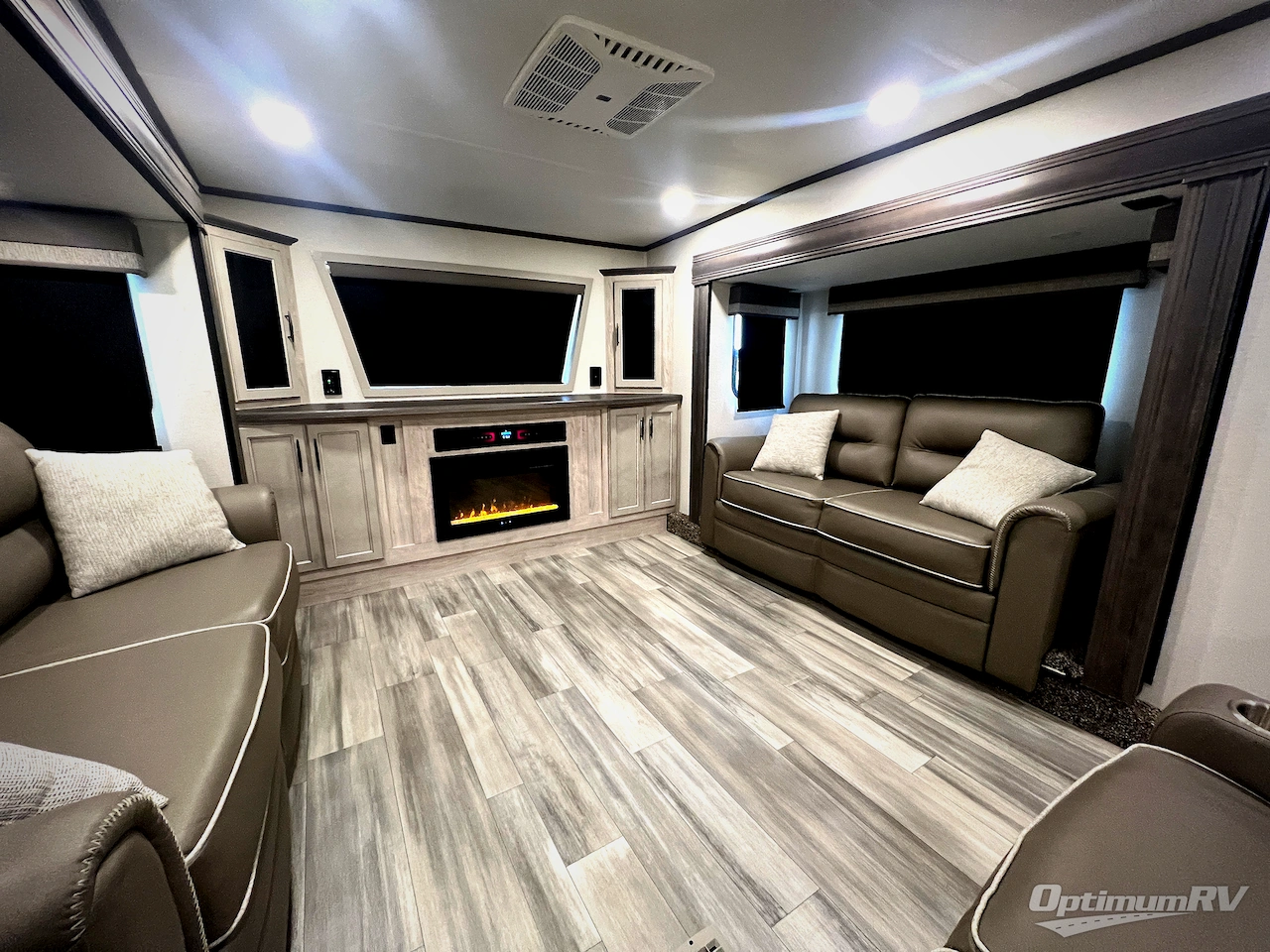 2024 Forest River Sandpiper Luxury 391FLRB Photo 9