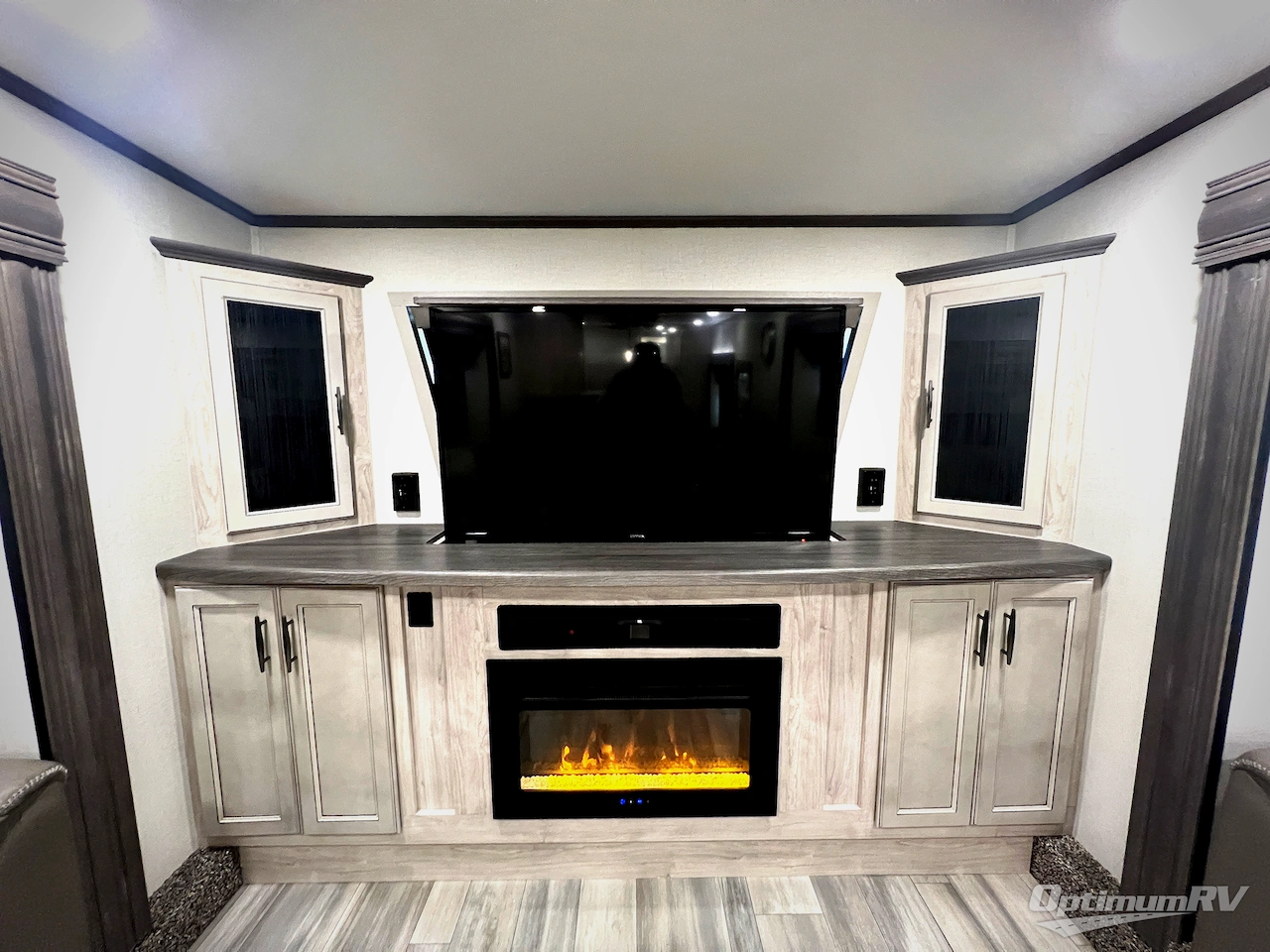 2024 Forest River Sandpiper Luxury 391FLRB Photo 11