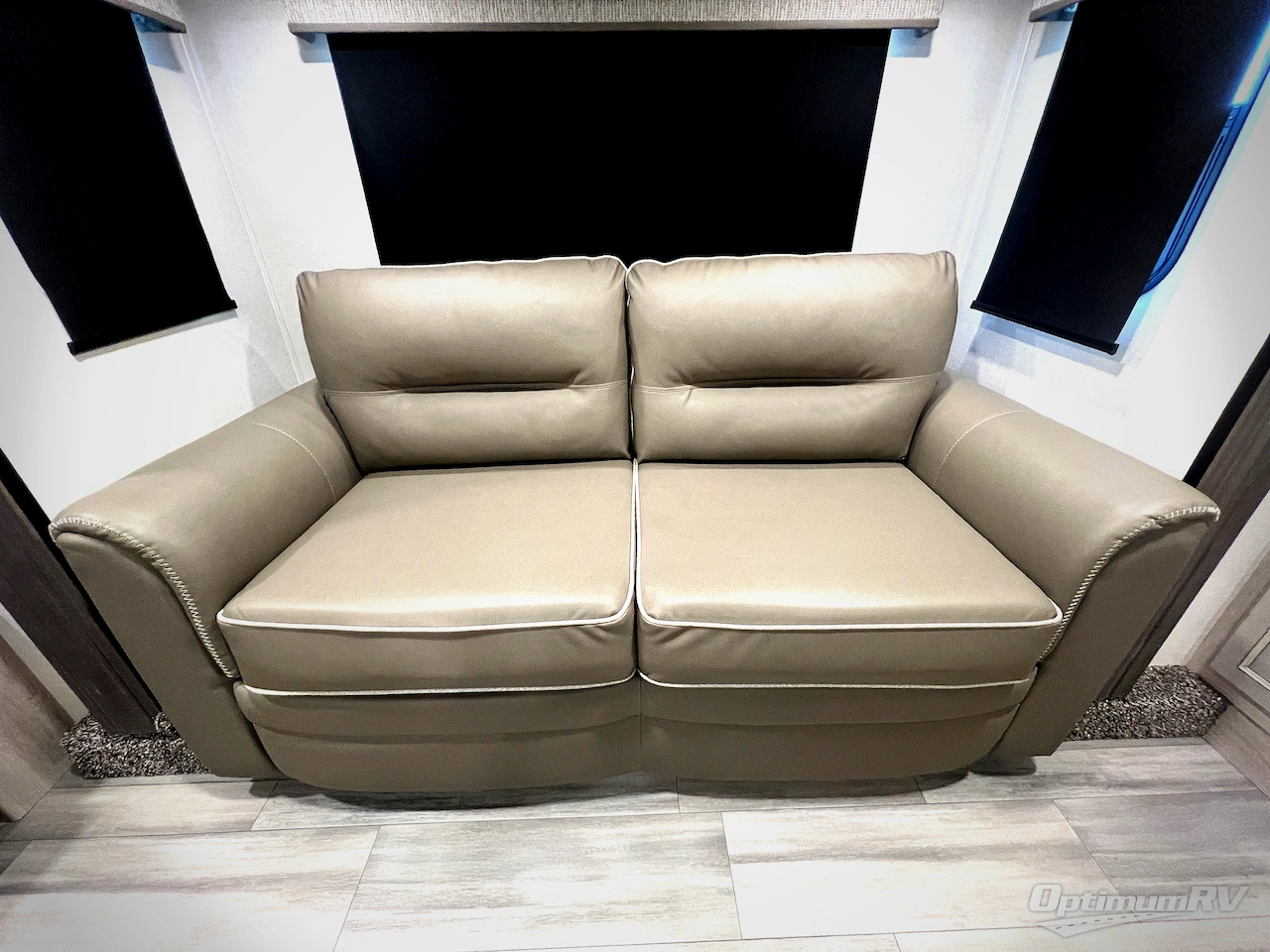 2024 Forest River Sandpiper Luxury 391FLRB Photo 14