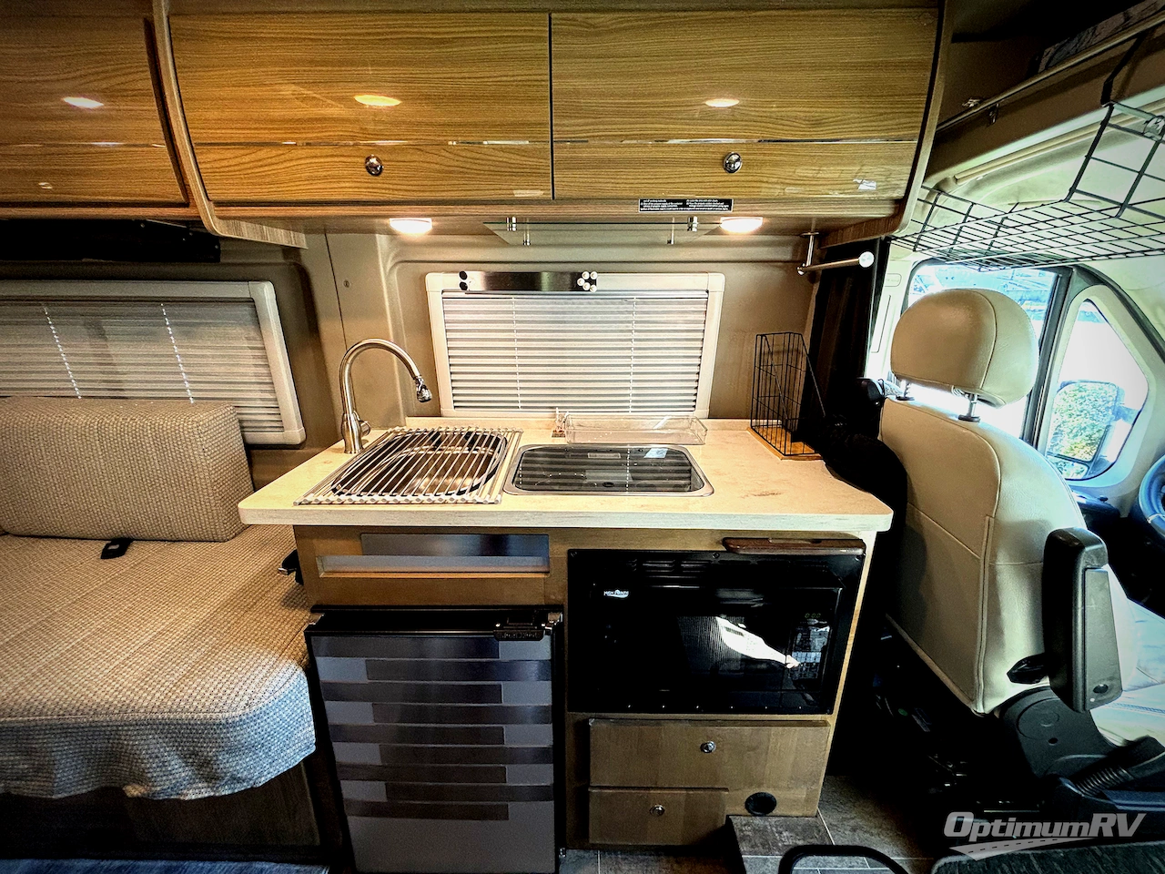 2020 Winnebago Travato 59KL Photo 6