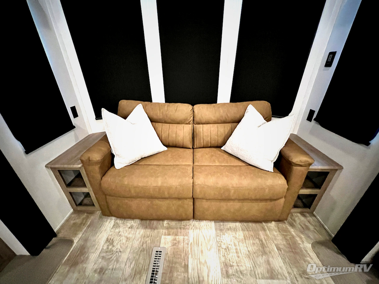 2025 Palomino Puma Destination 402LFT Photo 13