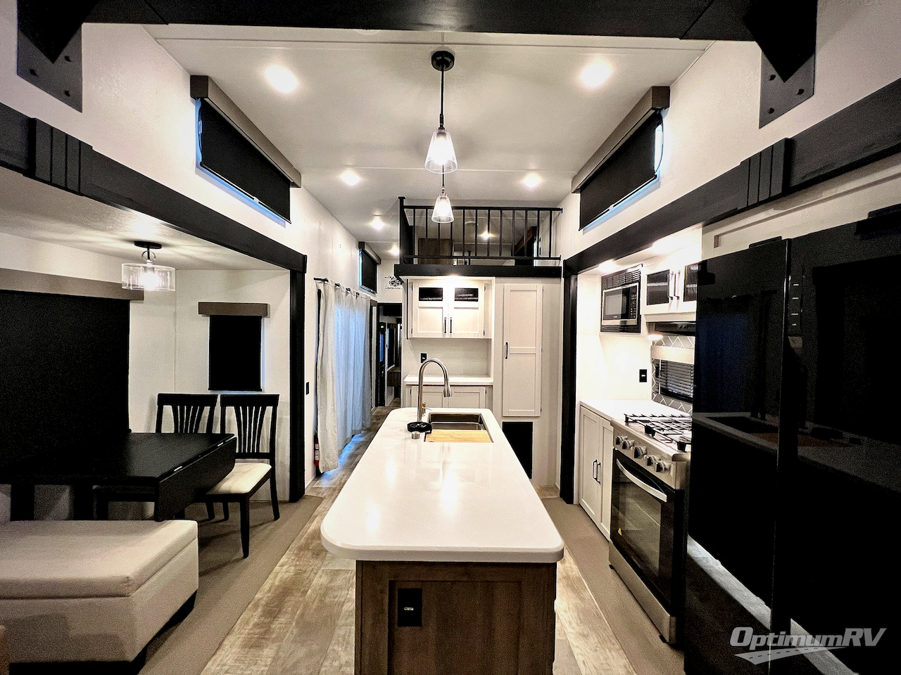 2025 Palomino Puma Destination 402LFT Photo 5