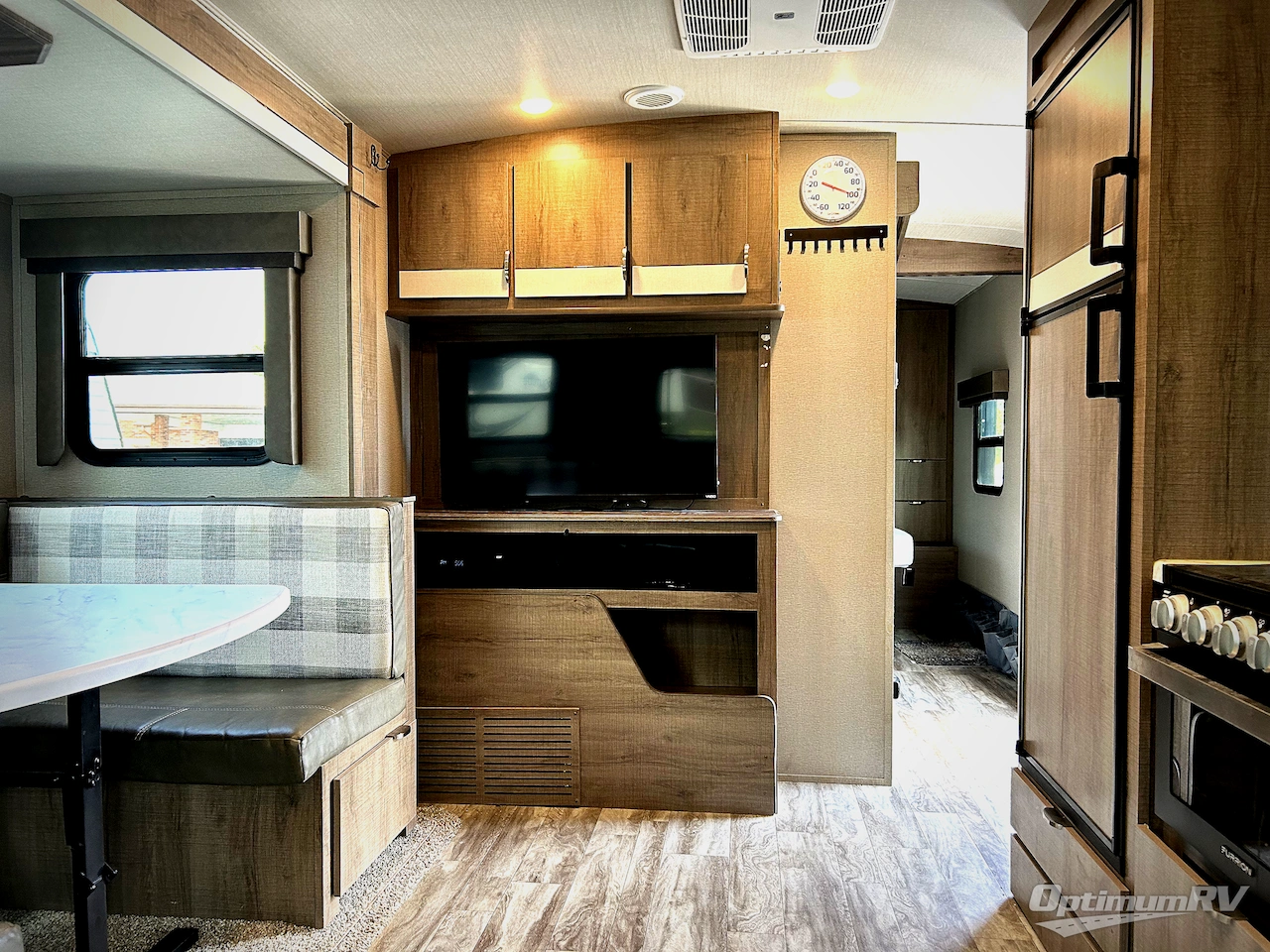 2021 Grand Design Imagine 2450RL Photo 6