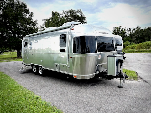 Used 2023 Airstream RV Flying Cloud 25FB Twin Featured Photo