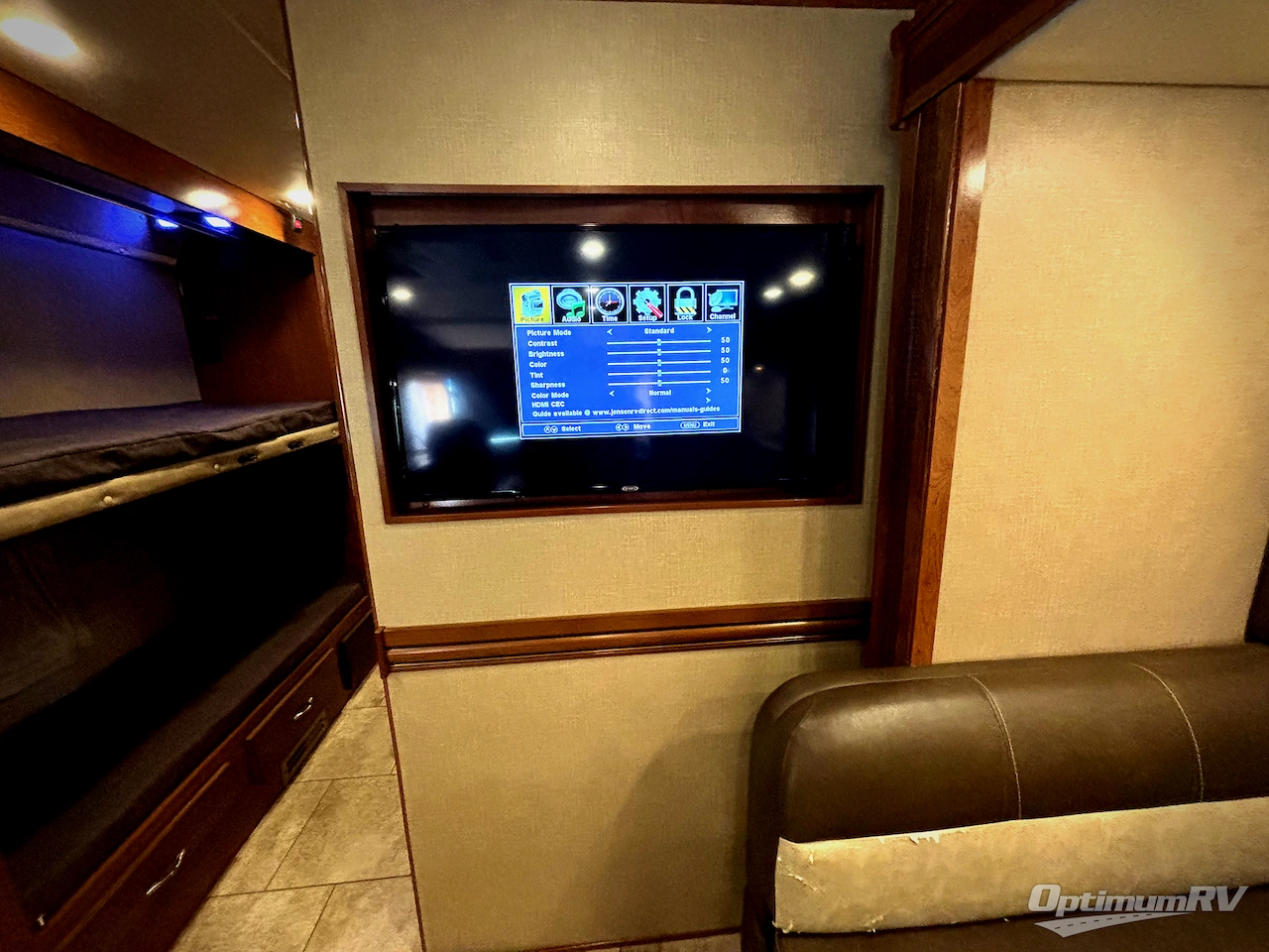 2017 Fleetwood Flair 31B Photo 6