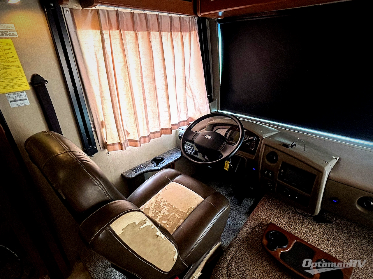 2017 Fleetwood Flair 31B Photo 17