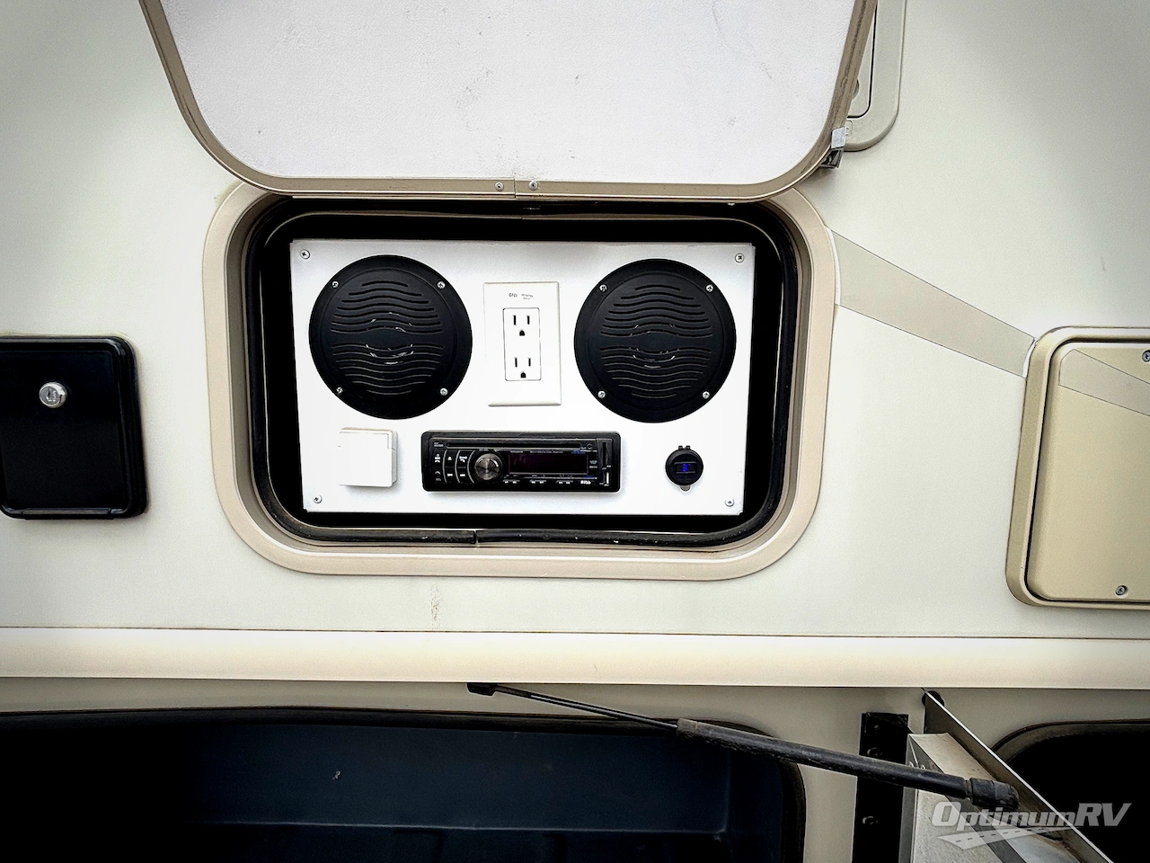 2017 Fleetwood Flair 31B Photo 22