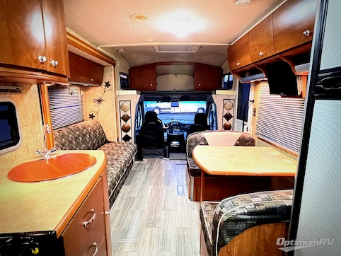 2007 Winnebago View 23J RV Photo 2
